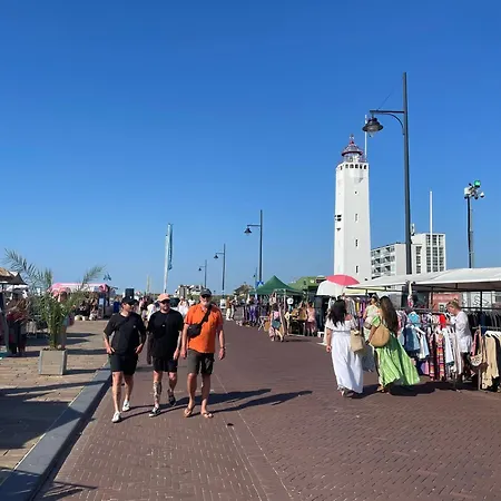 24 - Aan Zee - Met Eigen Tuin