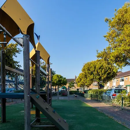 24 - Aan Zee - Met Eigen Tuin