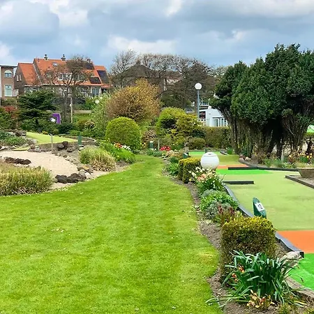 24 - Aan Zee - Met Eigen Tuin